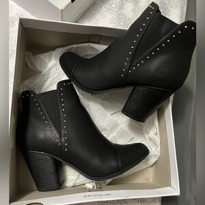 Black heel booties